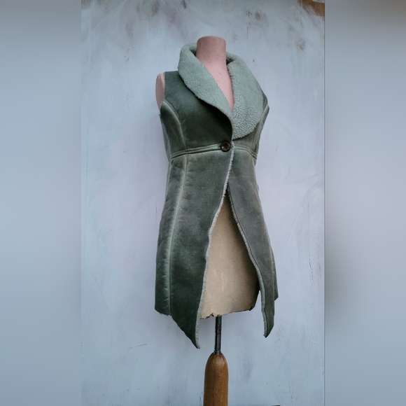 Sage Italian Leather Button Vest with Faux Fur Lining - Picture 2 of 11